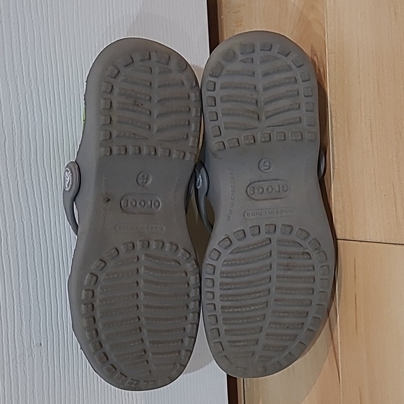 2/$20 Crocs women's size 5 sandals - Picture 4 of 4